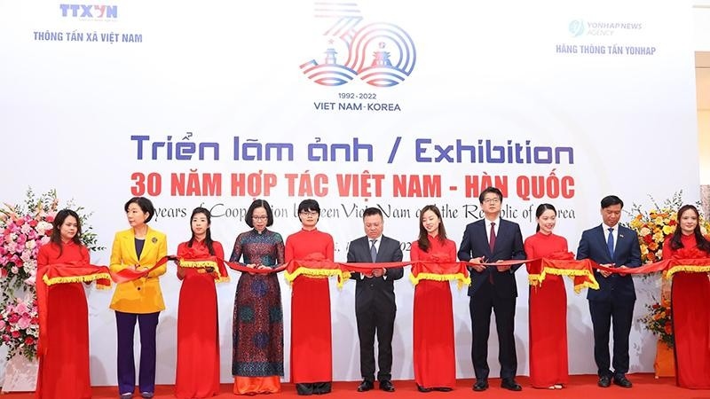 Photo exhibition marks 30 years of Vietnam-RoK ties